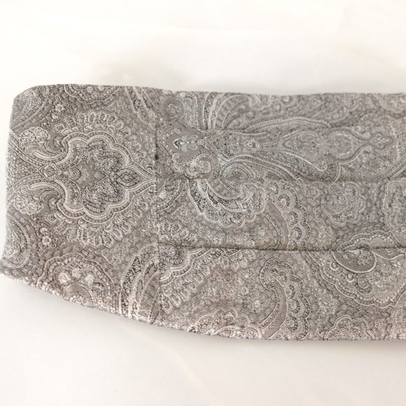 Cummerbund Mens Gray White Tuxedo Belt OS Paisley Elastic Pleated‎ Gold Buckle - Picture 4 of 10